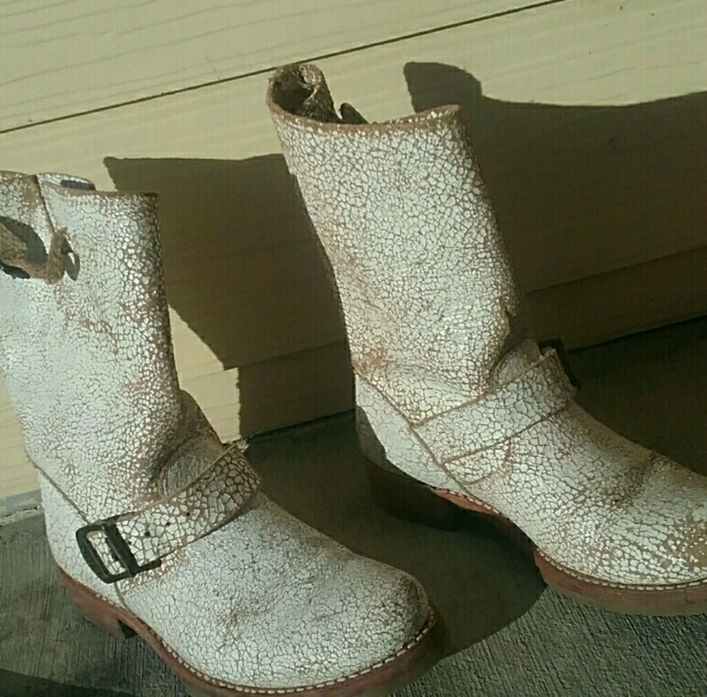 Frye distressed engineer boot fit 6,5